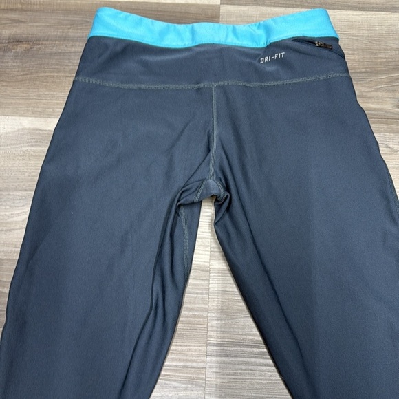 Nike gray and blue Capri leggings size medium - Picture 7 of 9